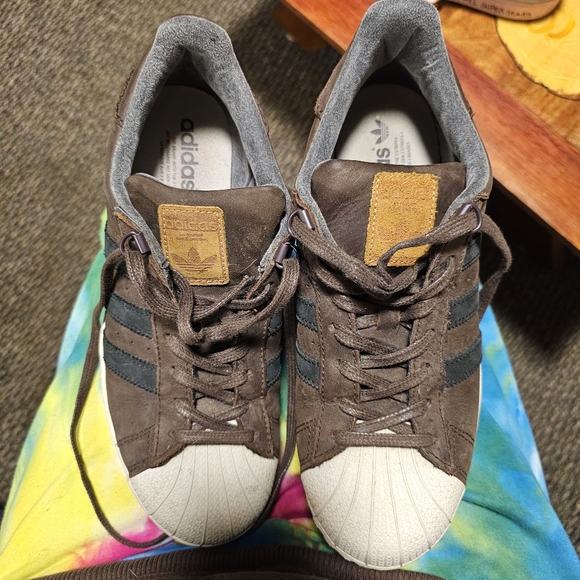 ADIDAS shell top Mens suede sneakers.  Great worn condition. - Picture 9 of 10